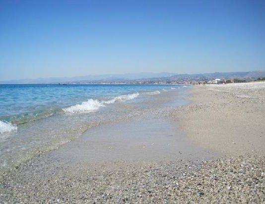 Uomo muore in mare mentre fa bagno