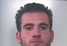 Ricercato cerca di scappare sui tetti ma viene bloccato dai Carabinieri