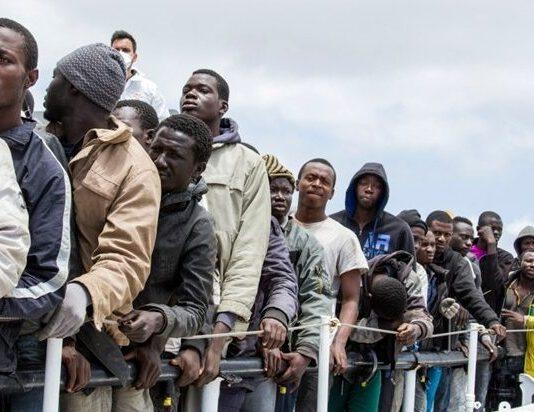 Migranti: UECOP + 5% italiani contrari agli sbarchi