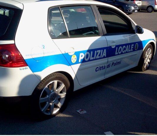 Palmi. Forati gli pneumatici della volante della Polizia Locale. Il Sindaco: Grave atto di delinquenza