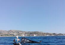 Giovane kitesurfer in difficoltà a largo in mare nel reggino, soccorso da Polizia