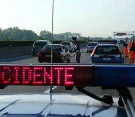 Scontro tra due auto, due feriti