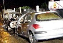 In fiamme due auto nella notte, accertamenti in corso