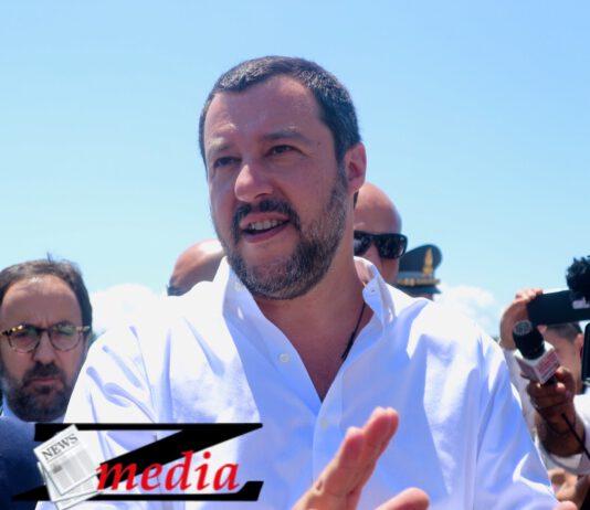 Salvini alla tendopoli tra consensi e attacchi