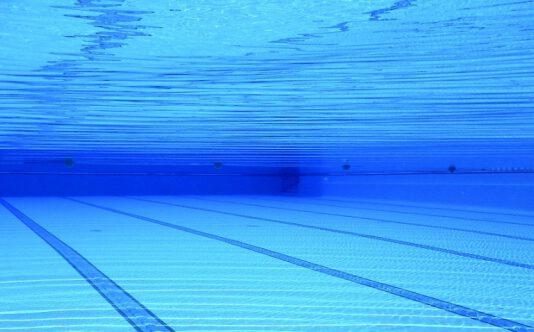 Tragedia in piscina, 13enne muore risucchiata da bocchettone aspirazione