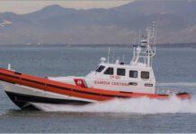 Sedicenne trascinato a largo in mare, salvato da Guardia Costiera