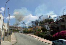 Roccella Jonica, incendio distrugge parco castello medievale