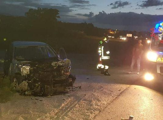 Scontro auto-camion, un ferito grave