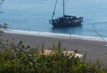 Sbarco migranti ad Africo, in 72 su barca a vela arenata