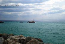 Catamarano si capovolge in mare, soccorso da Guardia Costiera