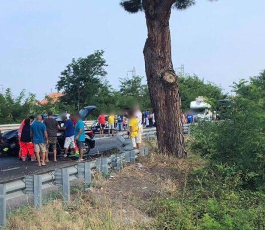 Incidente mortale, scontro frontale tra due auto