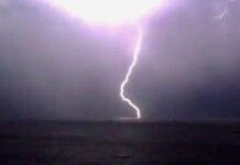 Calabria, fulmine su spiaggia colpisce due fratelli. Gravemente feriti