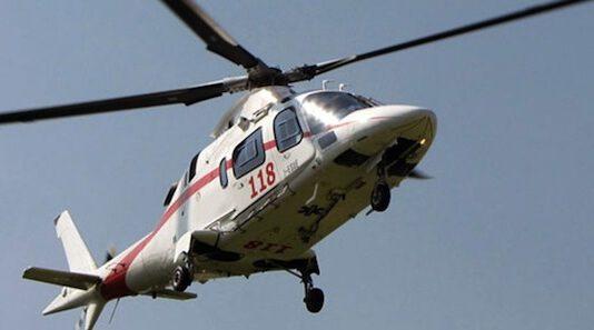 Incidente moto auto, in gravi condizioni un 20enne