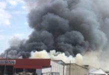 Incendio in centro commerciale