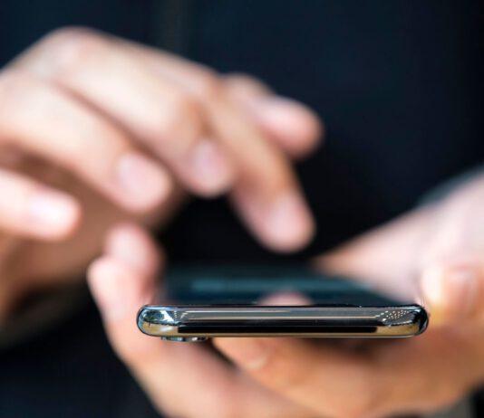 Chiedono soldi per restituire cellulare trovato, arrestate 3 persone