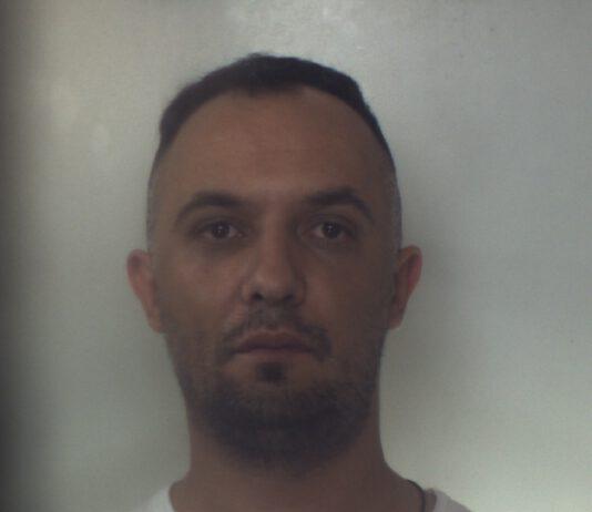 Si spacciava per poliziotto su Instagram, minacciando ed estorcendo denaro a donne, arrestato 35enne di Molochio