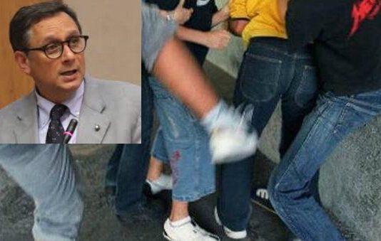 Padre costringe due ragazzini a baciare piedi al figlio dopo una lite. Marziale: “Storia singolare e violenta “