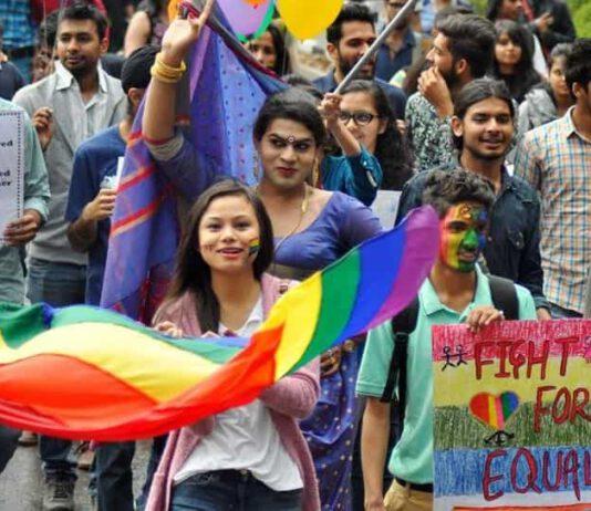 Essere gay in India non è più reato, decisione storica