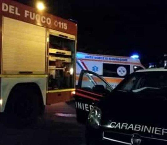 Finisce fuori strada con auto rimanendo bloccato, soccorso