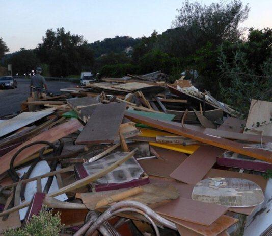 Bruciavano rifiuti nel forno del panificio, denunciati