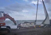 Calabria Allerta meteo, a Cinquefrondi crolla strada. Palmi chiusa strada Marinella per caduta materiale roccioso