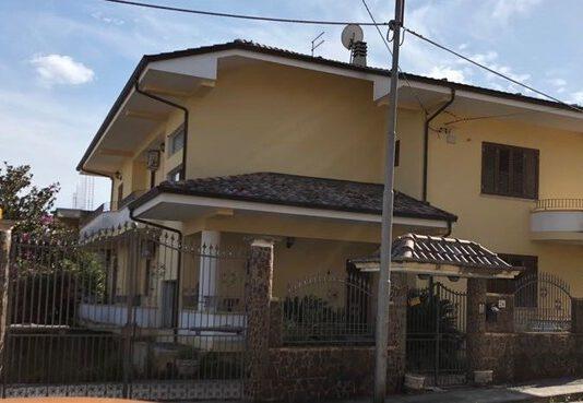 Rosarno, assistenza medica solidale in villa confiscata