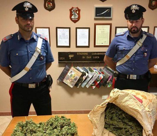 Sorpreso mentre trasportava un sacco di marijuana, arrestato 59enne