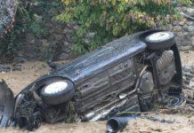 Maltempo Calabria- esondato torrente, auto trascinate