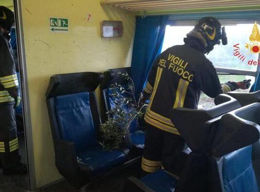 Calabria.Tromba d’aria investe treno, feriti