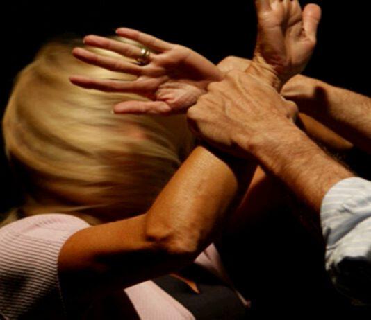 Pedinava e aggrediva ex fidanzata, divieto di avvicinamento a per 25enne