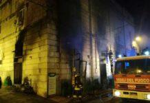 Incendio distrugge negozio nella notte