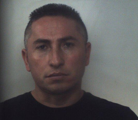 Causa incidente e fornisce false generalità, arrestato