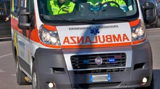 Reggio incidente, scooter perde controllo per buche, due morti