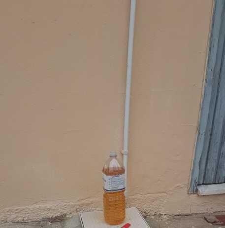 Intimidazione a imprenditore. Bottiglia con benzina e accendino davanti ingresso
