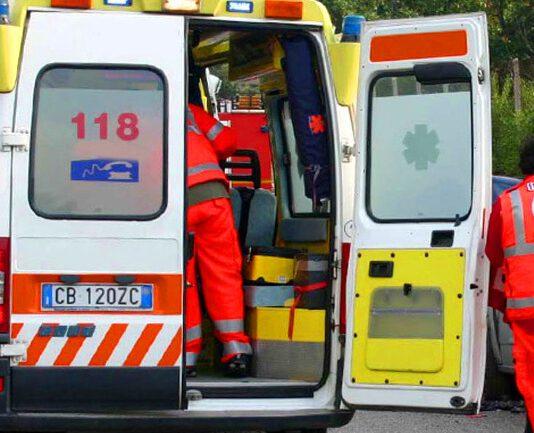 Scontro tra due auto, un morto
