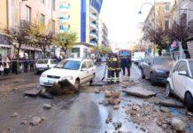 Scoppia condotta idrica, danni in strada