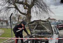 Mette fuoco alla propria auto, denunciato