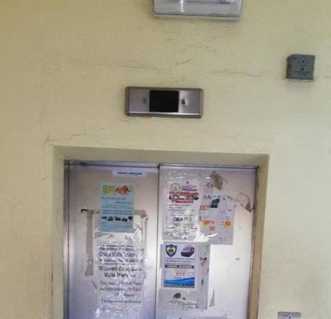 Ascensore guasto ospedale Locri, paziente muore prima di raggiungere la rianimazione