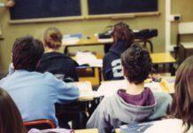 Abusi su studentessa, interdetto docente 40enne