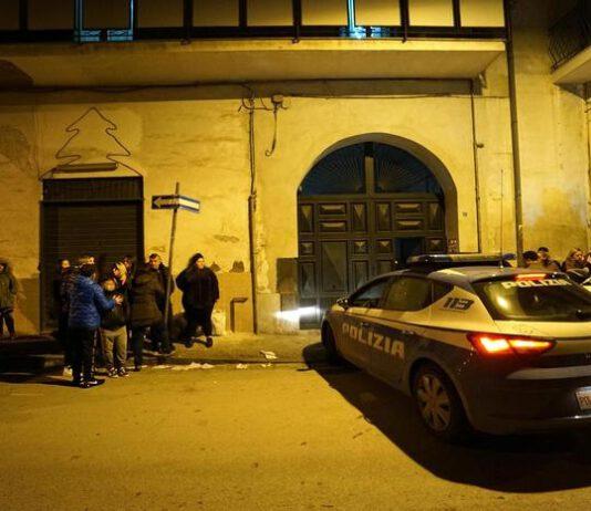 Bimbo ucciso da botte, confessa compagno mamma: “Avevano rotto la sponda del lettino”