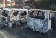 Intimidazione a padre e figlio, incendiate due auto