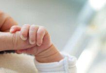 Dimesso da ospedale per un raffreddore, muore bimbo di 20 giorni