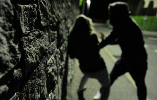 Tenta di violentare 16enne, arrestato marocchino