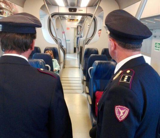 Ubriache, senza biglietto sul treno, gridano ed imprecano contro passeggeri. Denunciate due donne
