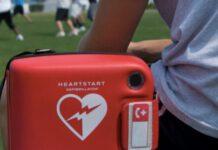 Si sente male dopo partita di calcio, salvato da defibrillatore