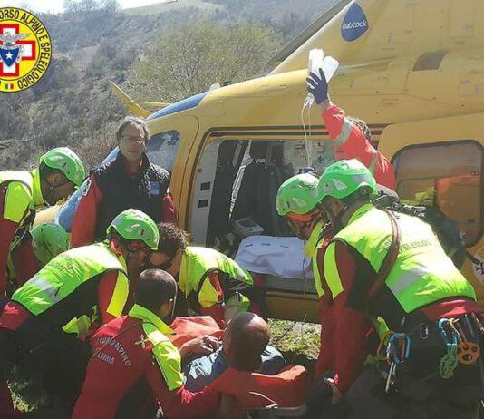 Si ferisce con una motosega, soccorso