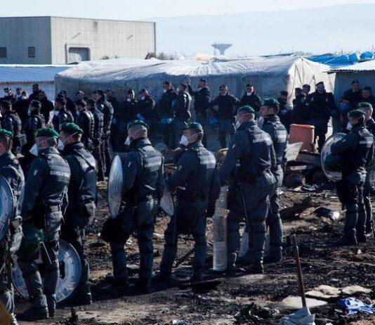 San Ferdinando, ripreso abbattimento baraccopoli