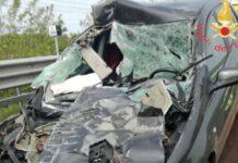 Grave incidente in autostrada: auto contro tir, ferito grave 24enne