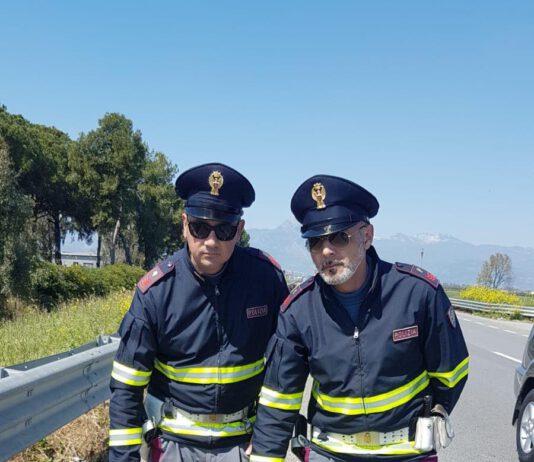 Gli Agenti della Polstrada salvano un cane sulla SS106