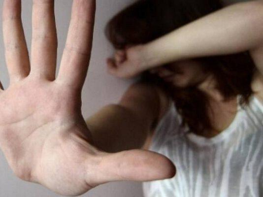 Minaccia e sequestra la ex compagna, arrestato 30enne